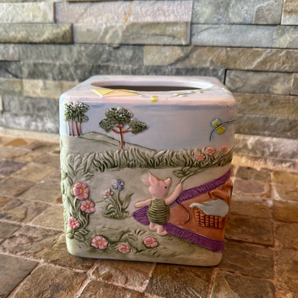 Classic Disney Winnie the Pooh ceramic tissue box - Picture 2 of 8